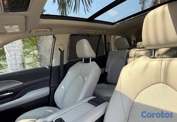 jeepetas y camionetas - 🚗Toyota Highlinder XLE 2025 - Como nueva, full de lujo.  5