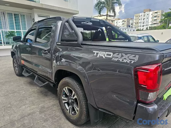 jeepetas y camionetas - Toyota Tacoma 2019 , 4x4 doble cabina, 40,000 millas Gasolina 3