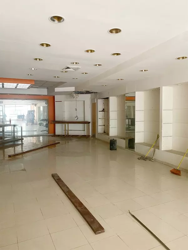 oficinas y locales comerciales - Local amplio en zona colonial 2