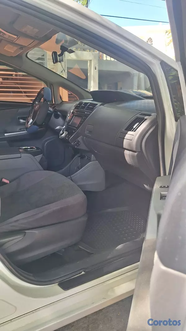 carros - Toyota prius V 4