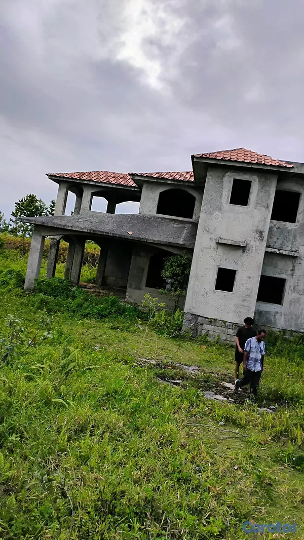 casas - gran oportunidad de inversión, amplia casa en obra gris.  3