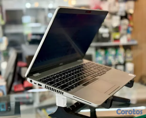 computadoras y laptops - Laptop dell Precisión 3350 i5 10ma gen 8GB ram 128 6