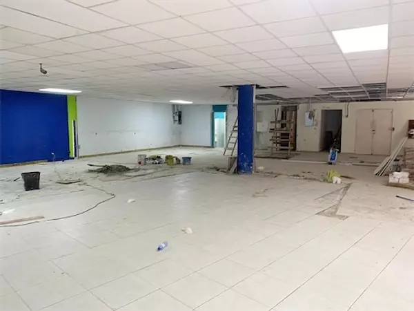 oficinas y locales comerciales - Local espacio amplio y abierto Esperilla 3