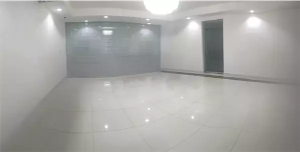 oficinas y locales comerciales - Local en Naco con terraza  4