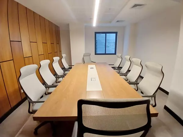 oficinas y locales comerciales - Local céntrico en Evaristo morales  2