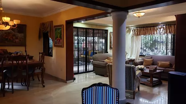 casas - Vendo casa en las Praderas 250 metros de Solar 
Construcción 250 más terraza 25  2