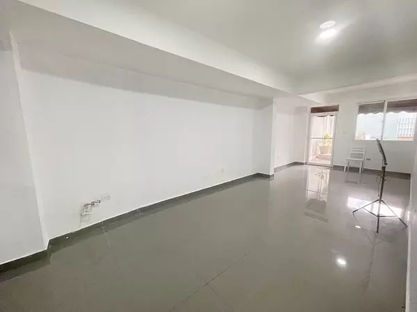 oficinas y locales comerciales - Local céntrico en los Prados 4