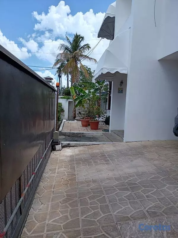 casas - Casa de 6 habitaciones 6 baños en alquiler en Urb. 4
