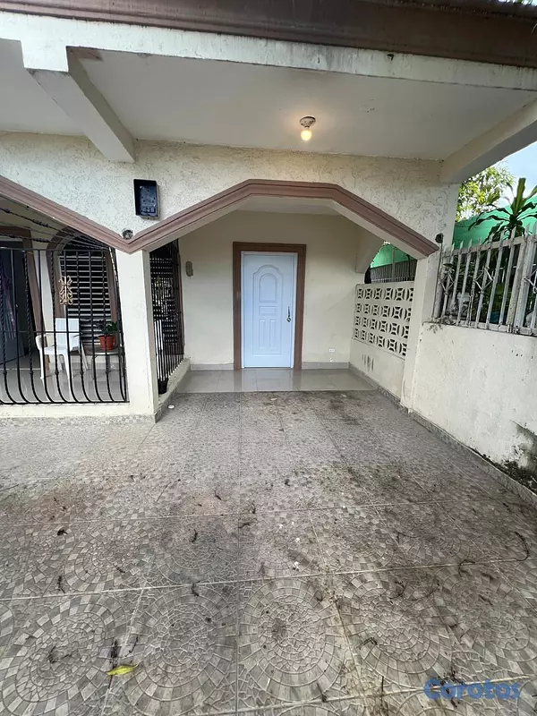 casas - SE VENDE CASA EN ANDRES, BOCA CHICA, A 1 ESQ. DE L 7