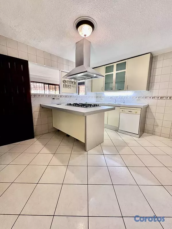 casas - Casa de 4 habitaciones 4 baños en alquiler para ne 14