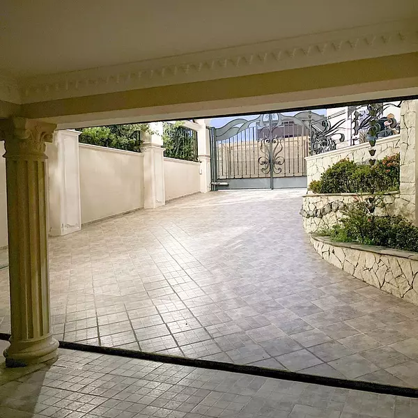 casas - Mansion de 3 Niveles ubicada en Cerro Alto  9