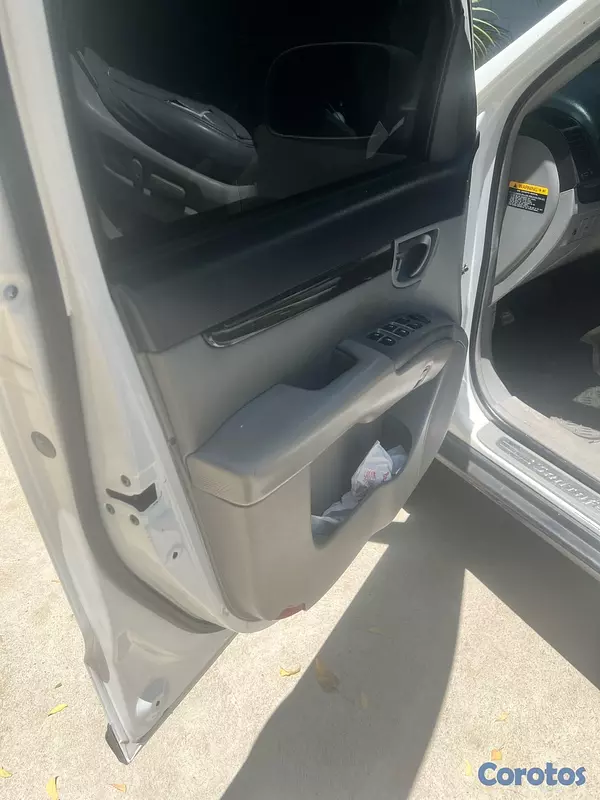 jeepetas y camionetas - Hyundai Santa Fe, muy buenas condiciones y buen precio  5