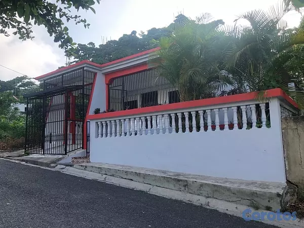 casas - 
VENDO CASA EN MOCA
NEGOCIABLE
TÍTULO AL DIA 


 2