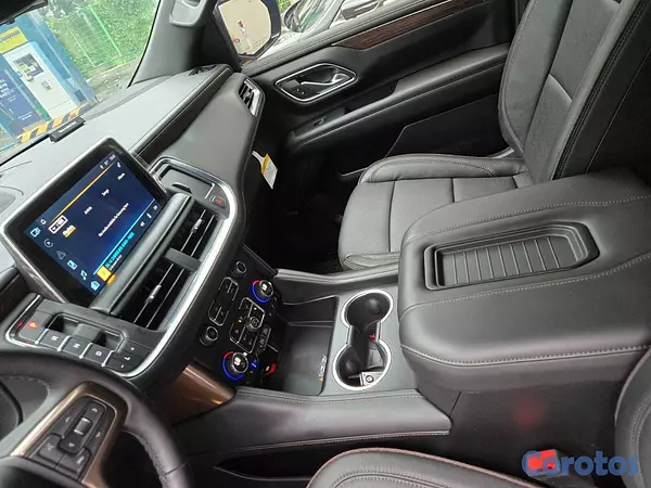 jeepetas y camionetas - CHEVROLET TAHOE HIGHCOUNTRY 2023 NEGRO GASOLINA 3