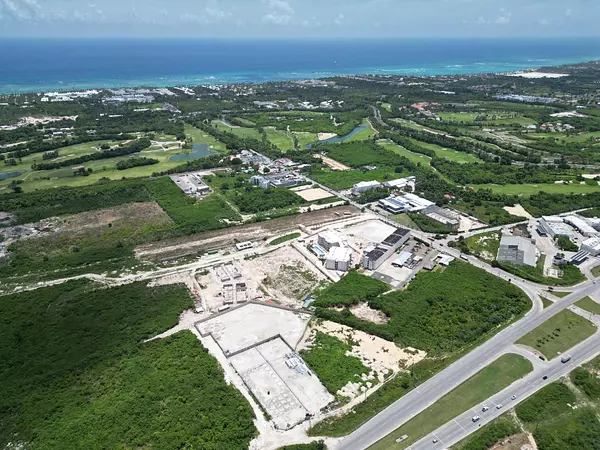 solares y terrenos - Solar de 20,000 metros en Prados de Punta Cana 7