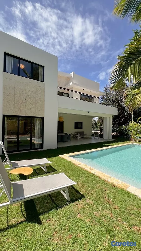 casas vacacionales y villas - venta de Villa con 600mts y piscina en punta cana village República Dominicana  4