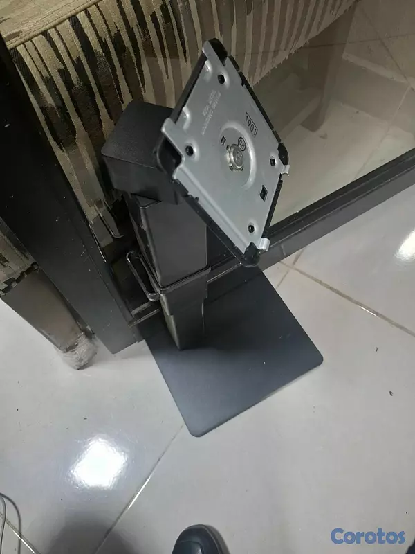 otros electronicos - lote de bases de monitores de Samsung Dell hp 2