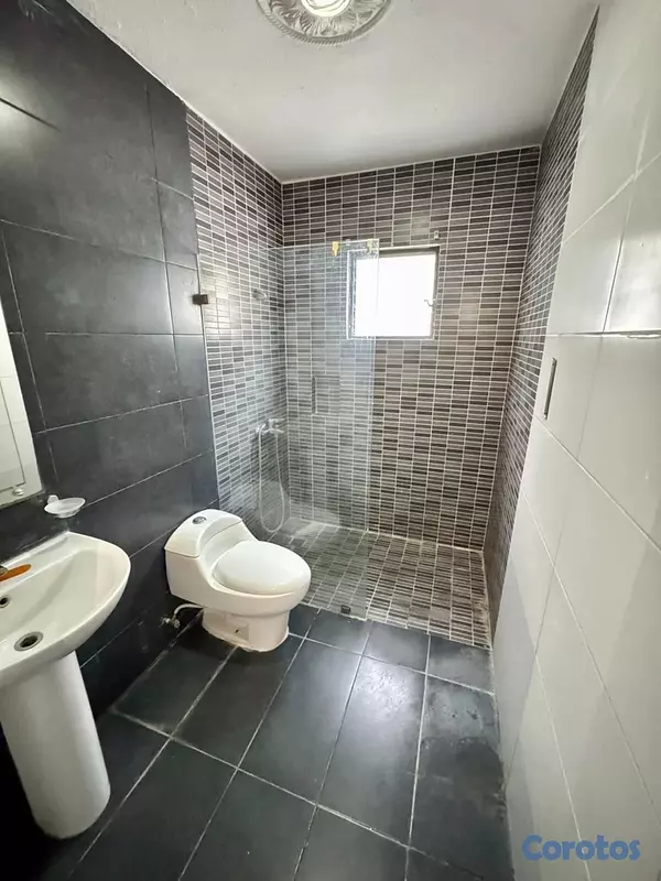 apartamentos - vendo los cacicazgos tres habitaciones dos baños paruaoe balcón servicio piso 4 9