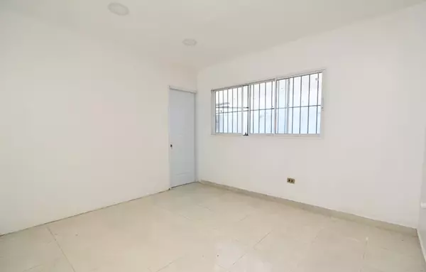 oficinas y locales comerciales - Local céntrico en Primer nivel  3