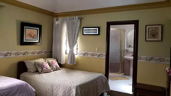 casas - Vendo casa en las Praderas 250 metros de Solar 
Construcción 250 más terraza 25  4