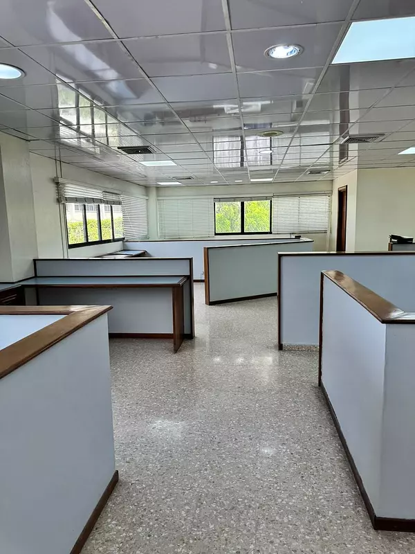 oficinas y locales comerciales - Alquilo Local 500 mts La Julia 7