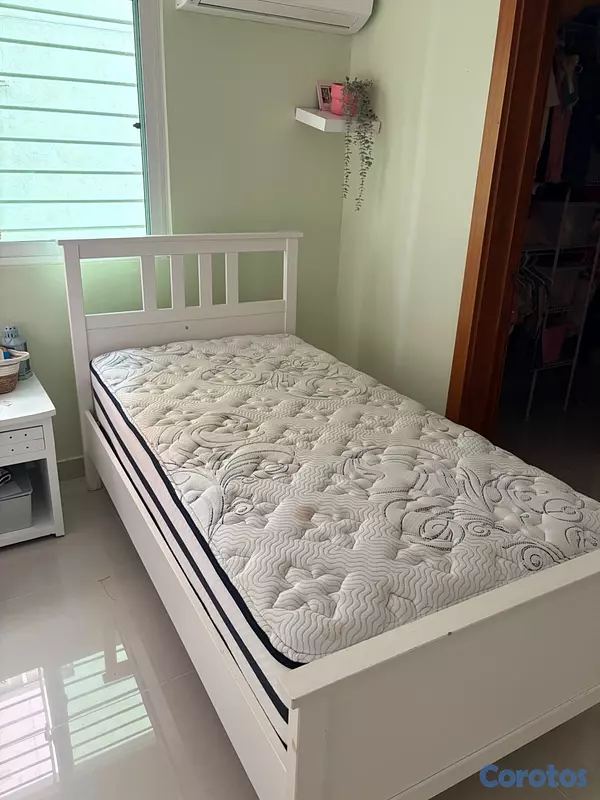muebles y colchones - Vendo dos camas twins como nuevas con sus colchones. Cada una 25.000 2