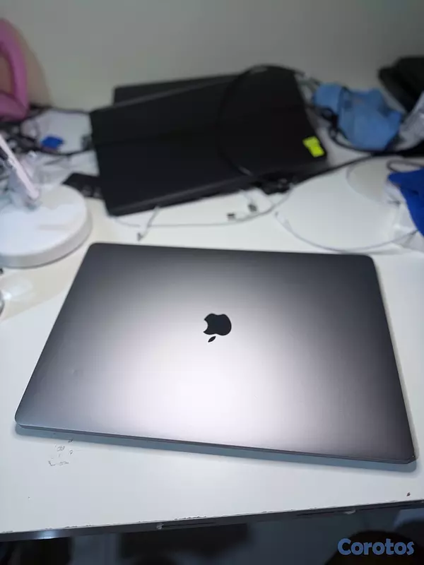 computadoras y laptops - MacBook Pro 2019 16-Inch i7/16GB/512 último IOS NO NEGOCIABLE NO CAMBIOS  2