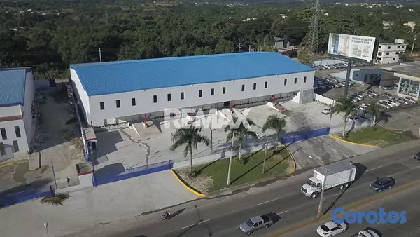 oficinas y locales comerciales - Nave industrial en alquiler en La Autopista Duarte 3