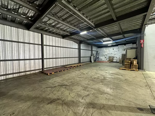 oficinas y locales comerciales - Alquilo Nave 638 mts en Manoguayabo, Carretera Vieja 6