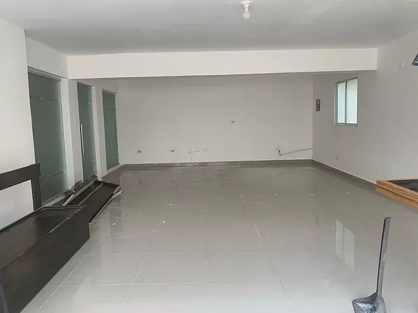 oficinas y locales comerciales - Locla en primer nivel cacicazgos 2