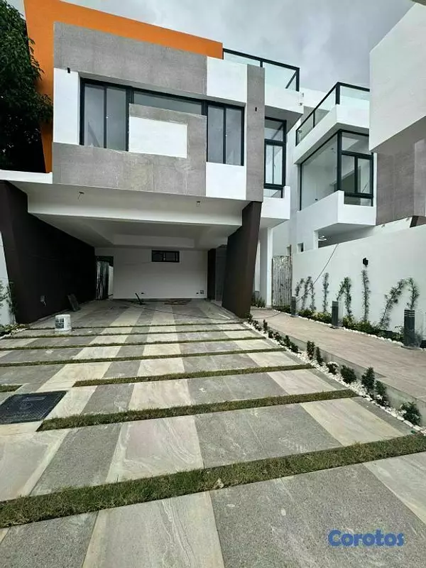 casas - Casa en venta en la autopista de San Isidro  2
