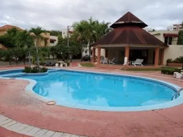 casas - Casa en Residencial Cerrado, con Piscina, Cancha de Tenis y más.  1