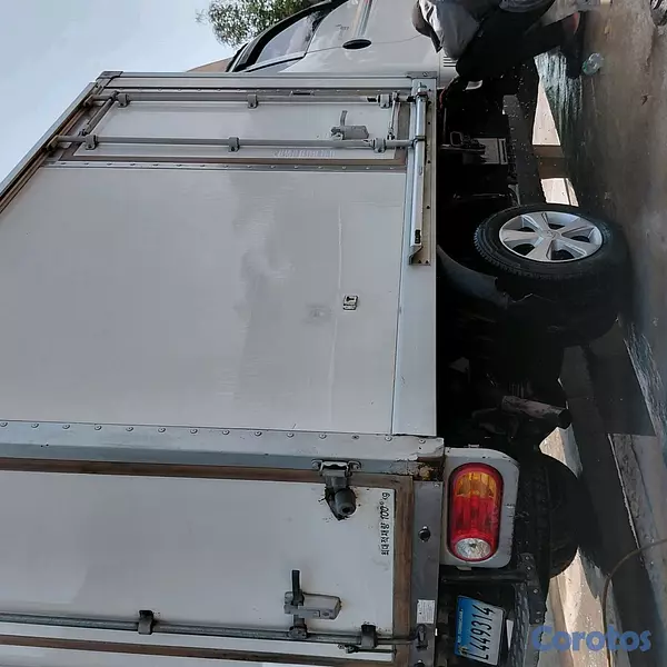 camiones y vehiculos pesados - Camion refrigerado, muy bajo kilometraje 68000 kilometros, radio CD. 3