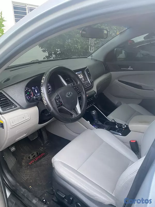 jeepetas y camionetas - Hyundai Tucson 2018  en excelentes condiciones  5
