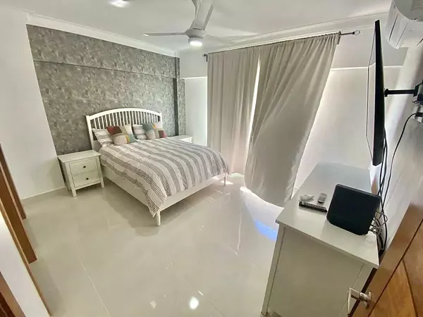 apartamentos - Apartamento en Alquiler
LOS RESTAURADORES
US$ 1,250.00 Amueblado 5