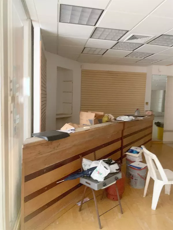 oficinas y locales comerciales - Local amplio en zona colonial 5