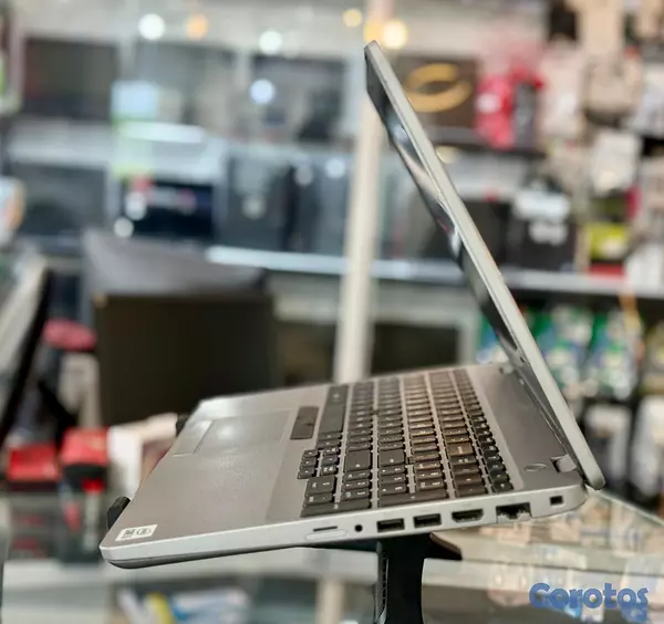 computadoras y laptops - Laptop dell Precisión 3350 i5 10ma gen 8GB ram 128 8