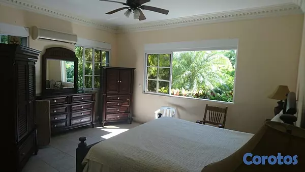 casas vacacionales y villas - Se vende majestuosa villa ubicada en Metro Country Club, Juan Dolio  7