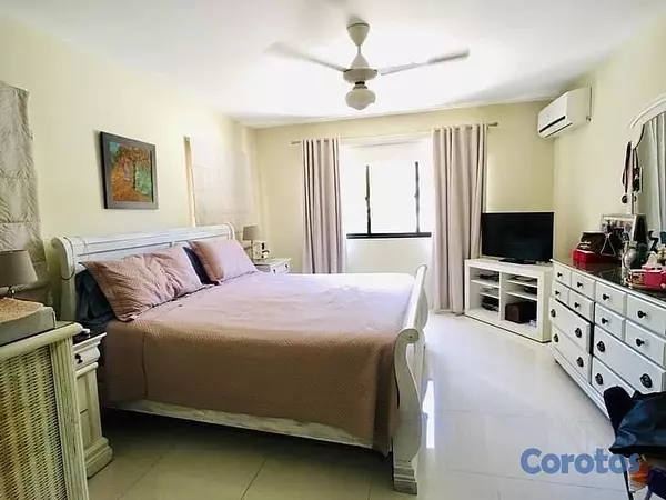 apartamentos - vendo Evaristo Morales tercer nivel tres habitaciones 2.5 baños dos parqueos  8