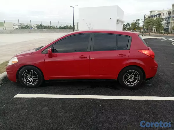 carros - NISSAN Versa 10