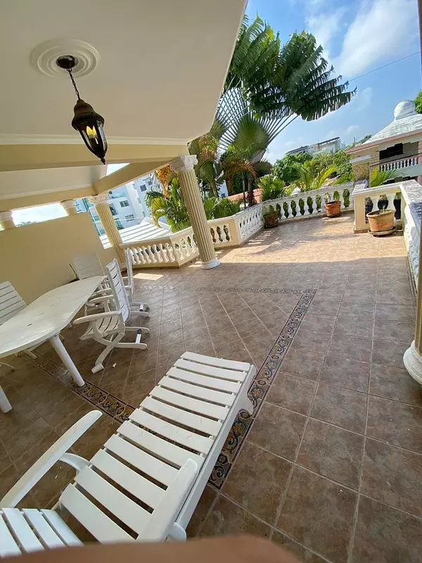 casas - Residencia de 2 Niveles en Los Laureles  9