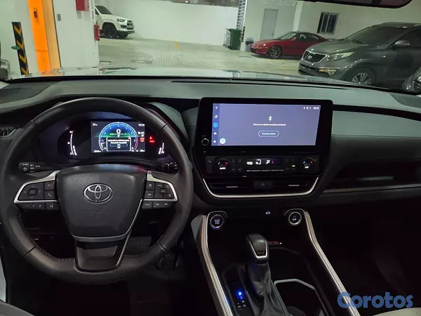 jeepetas y camionetas - 🚗Toyota Highlinder XLE 2025 - Como nueva, full de lujo.  9