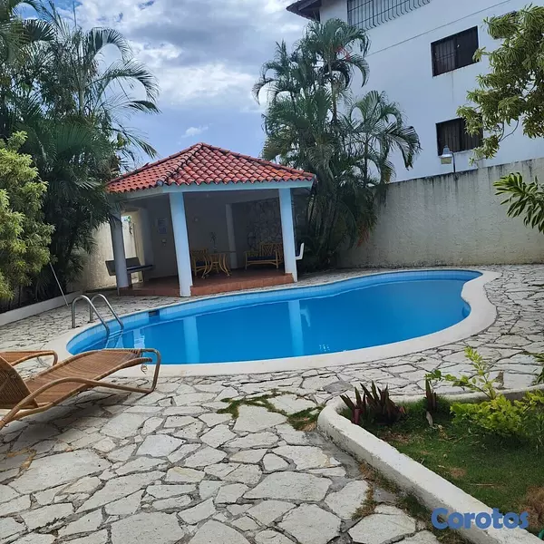 casas vacacionales y villas - Villa en Juan Dolio, de dos niveles  2