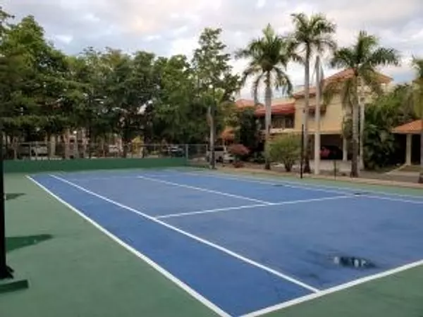 casas - Casa en Residencial Cerrado, con Piscina, Cancha de Tenis y más.  2