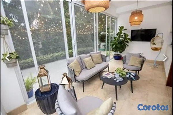 casas - Casa Lujosa en Residencial Cerrado, Sector Las Carmelitas 7