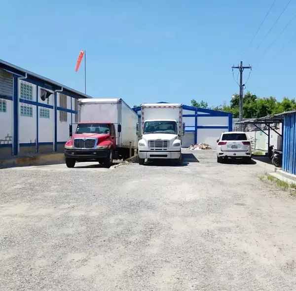 oficinas y locales comerciales - nave céntrica en Haina 2