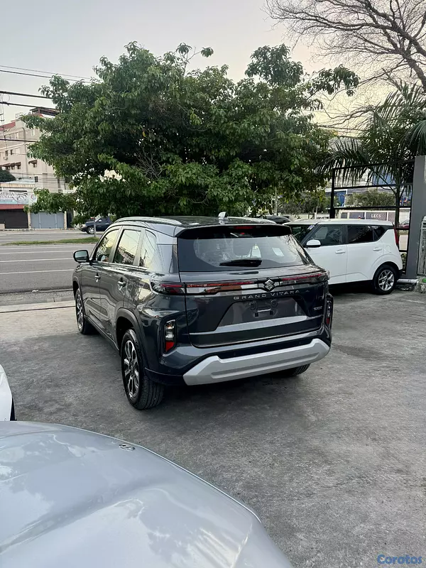 jeepetas y camionetas - Suzuki Grand Vitara GLX Hybrid 2025 0KM 8