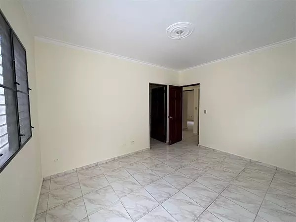 apartamentos - 1er nivel de renta próximo a la Juan Pablo Duarte 9