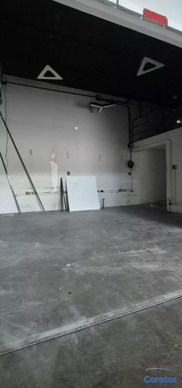 solares y terrenos - Alquiler local Av. Winston Churchill. 3