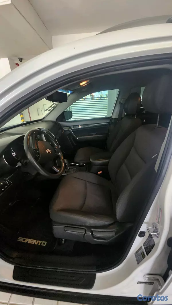 jeepetas y camionetas - Hermosa Kia Sorento LX en excelentes condiciones  9